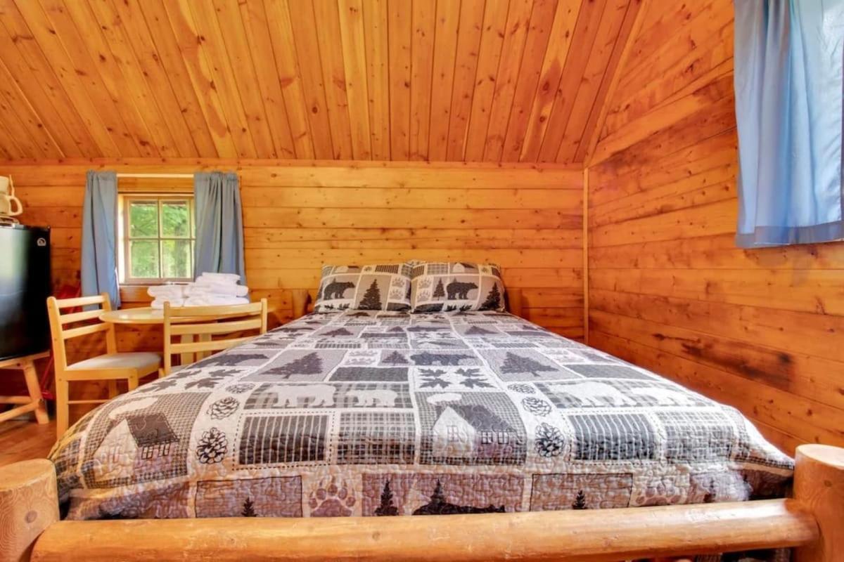 Lovely Rustic Cabin In Bloomington Exterior foto
