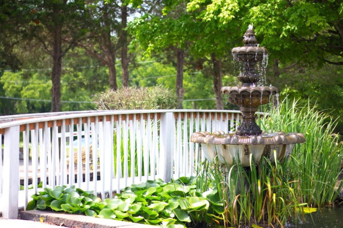 Lovely Rustic Cabin In Bloomington Exterior foto
